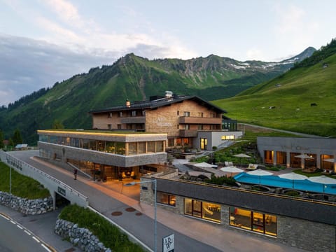 Property building, Mountain view, Pool view