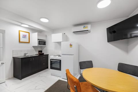 Kitchen or kitchenette, Seating area, Dining area, oven, stove, air conditioner