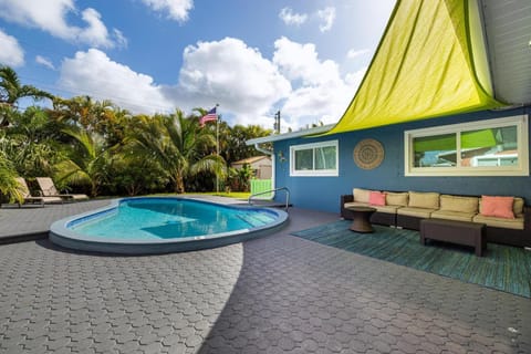 Trendy 3-bedroom villa with saltwater pool and yard Chalet in Wilton Manors