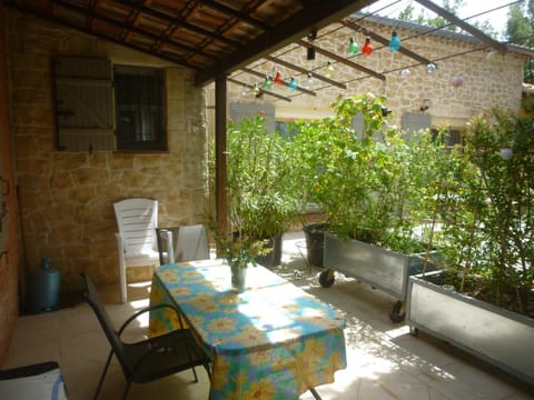 PROVENCE SOLEIL LUBERON PISCINE House in Apt