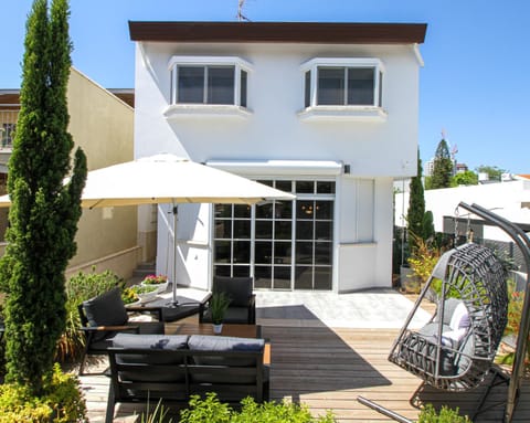 Garden, Seating area, Garden view, sunbed