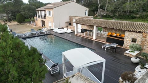 Magnifique villa de luxe au coeur de la garrigue Chalet in Nimes