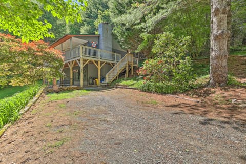 Boone Hideaway with Deck, Grill and Forest Views! House in Watauga