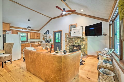 Boone Hideaway with Deck, Grill and Forest Views! House in Watauga