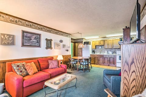 Lakefront Condo with Boat Dock and Slip Access! Copropriété in Glen Lake