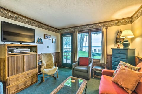 Lakefront Condo with Boat Dock and Slip Access! Eigentumswohnung in Glen Lake