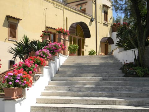 Oasi Madre della Pace Bed and Breakfast in Priora