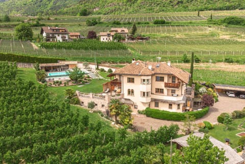 Property building, Garden, Swimming pool