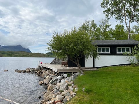 Lofoten Midnight Sun Lodge Chalet in Lofoten