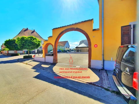 Inner courtyard view, Parking