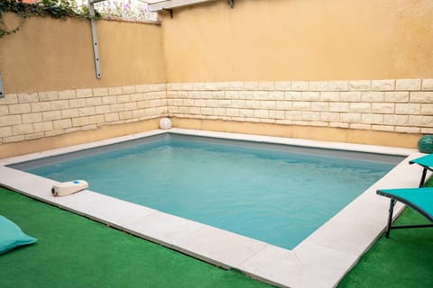 Appartement avec piscine Condo in Villeneuve-lès-Avignon