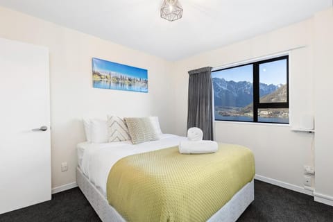 View (from property/room), Bedroom, Lake view, Mountain view, wardrobe