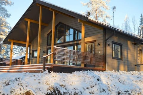 Villa Vasa - new luxury villa next to lake Chalet in Rovaniemi