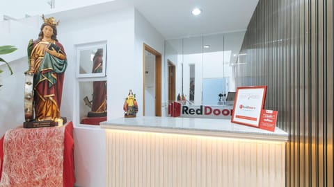 RedDoorz @ St. Catherine Residences Olongapo City Hotel in Olongapo
