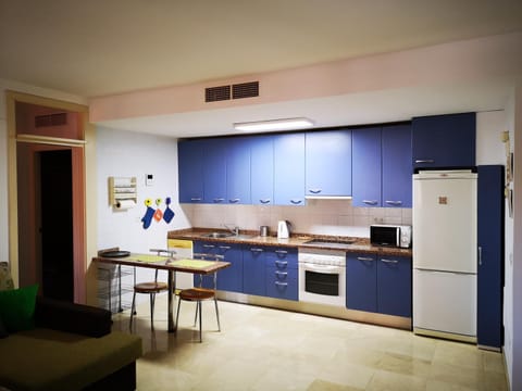 Kitchen or kitchenette, Dining area, dishwasher, oven, stove