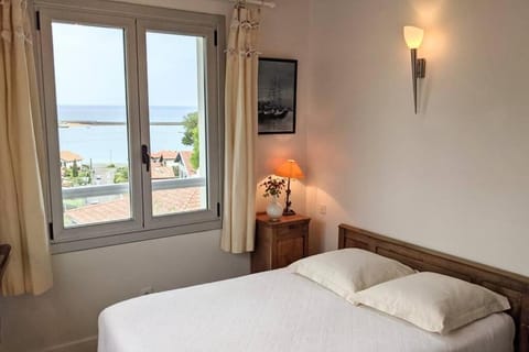 Bed, Photo of the whole room, Sea view