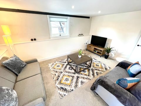 Central Apartment Perfect for Contractors & Pilots 2 bedrooms 2 bathrooms Apartment in East Hertfordshire District