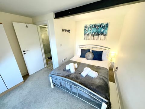 Central Apartment Perfect for Contractors & Pilots 2 bedrooms 2 bathrooms Apartment in East Hertfordshire District