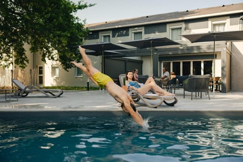 Swimming pool, Swimming pool