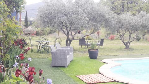 OUSTAOU DU GAYET gîte de charme avec piscine privée Casa in Lourmarin