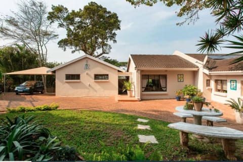 Property building, Facade/entrance, Garden