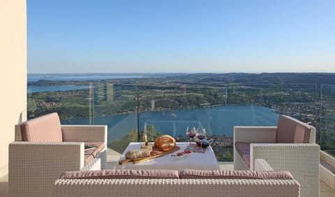 View (from property/room), Balcony/Terrace