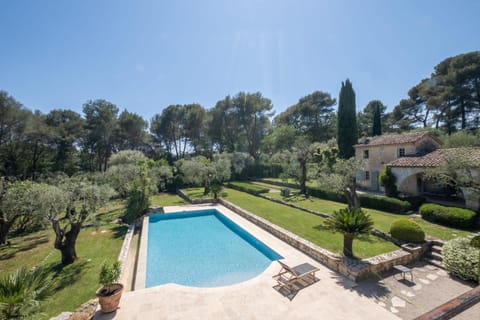 Jewel of 280m with Infinity Pool in Absolute Calm Villa in Roquefort-les-Pins