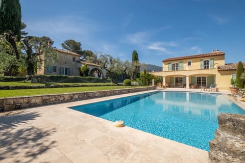 SERRENDY Villa with infinity swimming pool Villa in Roquefort-les-Pins