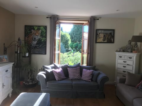 Living room, Garden view