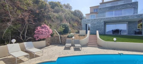 F4 à Porticcio avec piscine et vue sur mer Apartment in Ajaccio