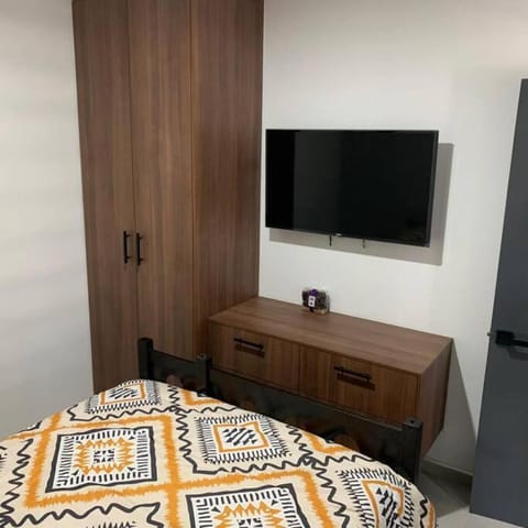 Bed, TV and multimedia, Bedroom