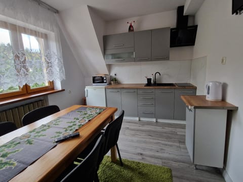 Kitchen or kitchenette, Dining area, minibar, pet friendly, stove