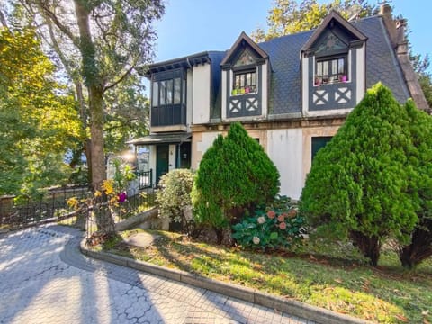 La casa de la brujita with AC Apartment in San Sebastian