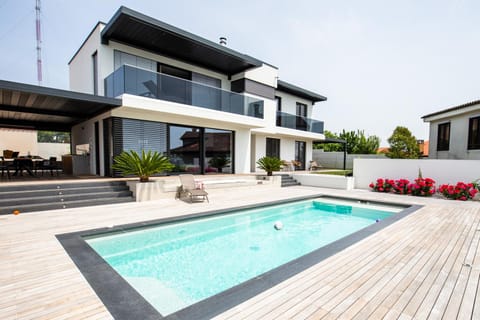 Property building, Swimming pool, Swimming pool