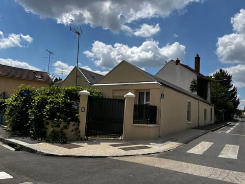 Studios au quartier pavillonnaire rue d Ambert Apartment in Orléans