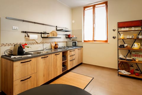 Coffee/tea facilities, Kitchen or kitchenette, minibar, stove, toaster