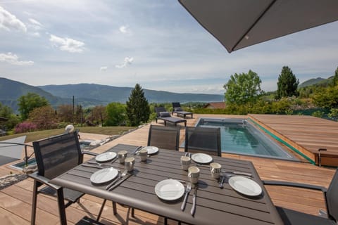 Patio, Day, Natural landscape, View (from property/room), Balcony/Terrace, Dining area, Mountain view, Pool view, Swimming pool, sunbed