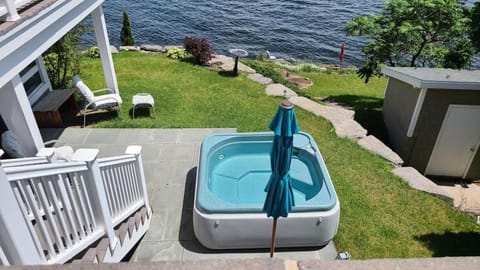 Loza house adirondack screened-in porch unit lake front Apartment in Lake Champlain