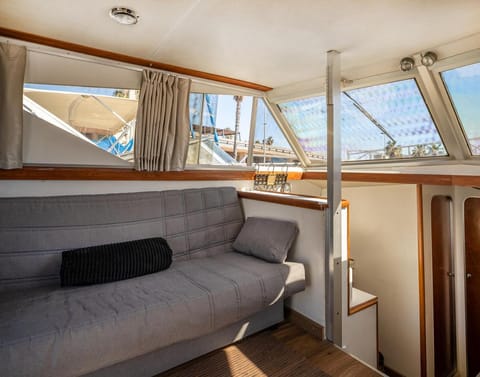 Spacious and charming BOAT in Port Forum Bateau amarré in Barcelona