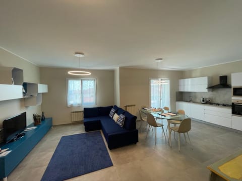 Kitchen or kitchenette, Living room, Seating area