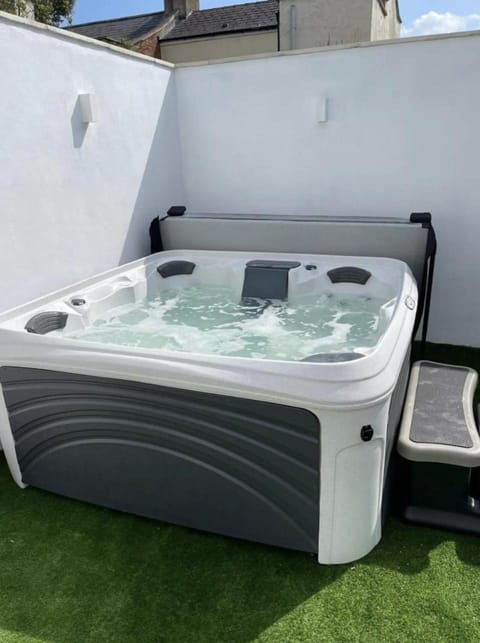 Gloucester Place Townhouse and Apartment Hot Tub! House in Cheltenham