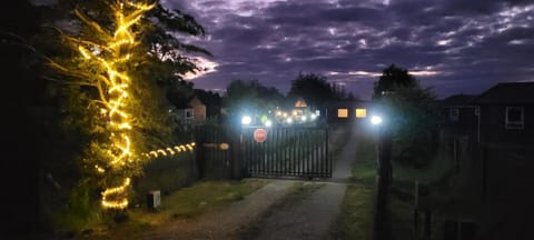 Facade/entrance, Night