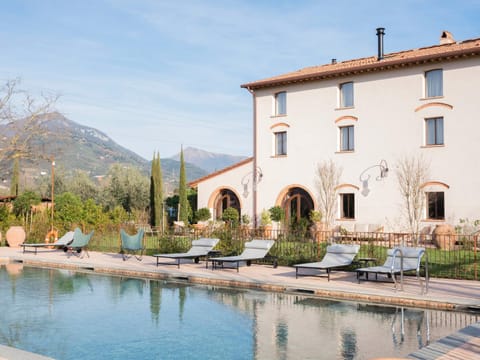 Property building, Garden, Mountain view, Pool view, sunbed