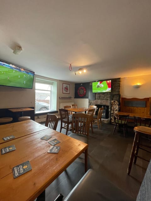 Darts, TV and multimedia, Lounge or bar, Seating area, flat iron