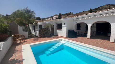 Property building, Day, Mountain view, Pool view, Swimming pool