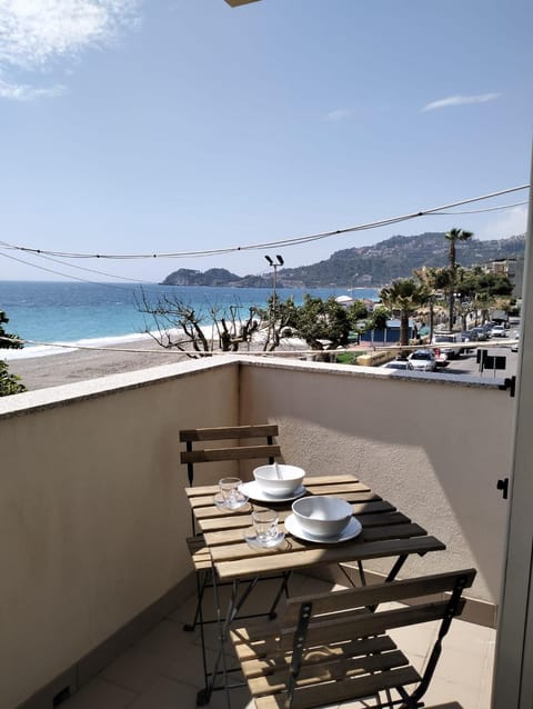 Day, Natural landscape, View (from property/room), Balcony/Terrace, Dining area, Mountain view, Sea view