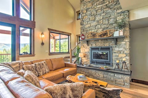 Cle Elum Cabin with Hot Tub and Breathtaking View Maison in Roslyn