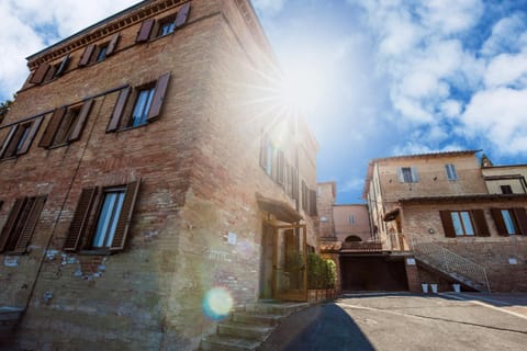 Property building, Facade/entrance, Day