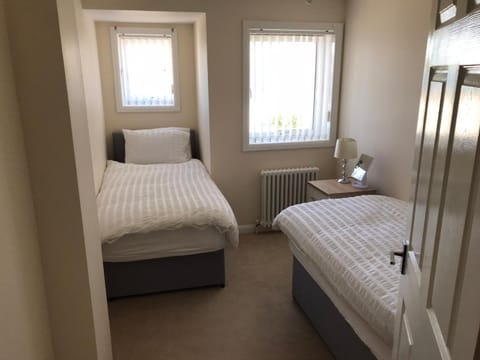 Beautiful 3-Bed Apartment in Gourock Condo in Greenock