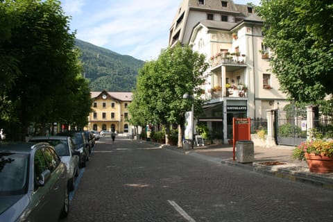 Eco Rooms&Breakfast Tirano Chambre d’hôte in Province of Brescia